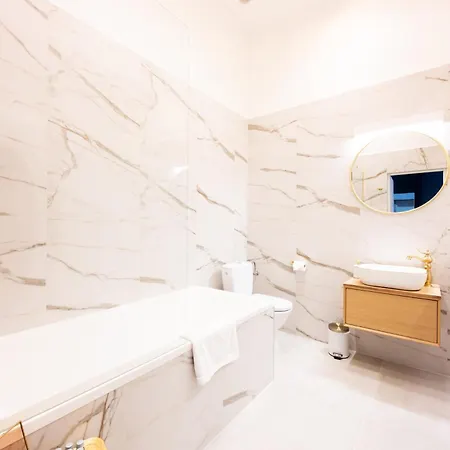 Bracka Main Square *