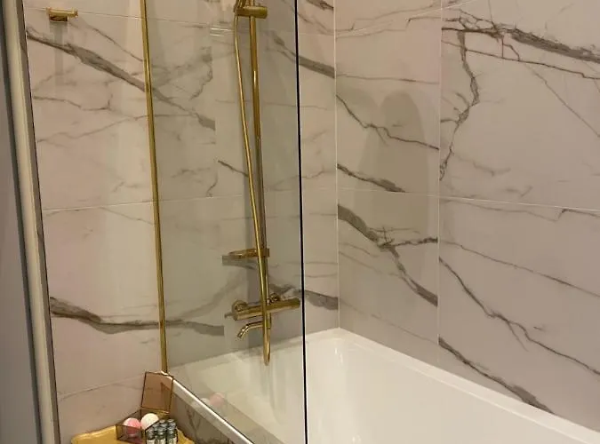 Bracka Main Square Lägenhet *